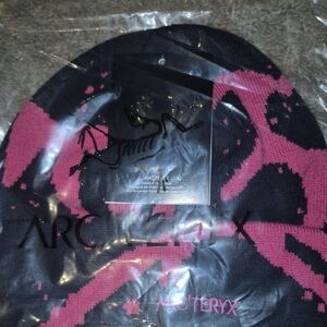 Arc'teryx Black and Pink Patterned Beanie